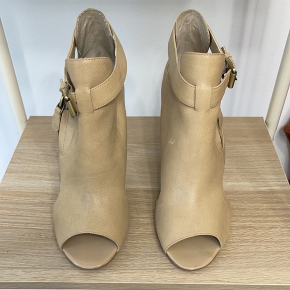 Women’s heels - Picture 2 of 4